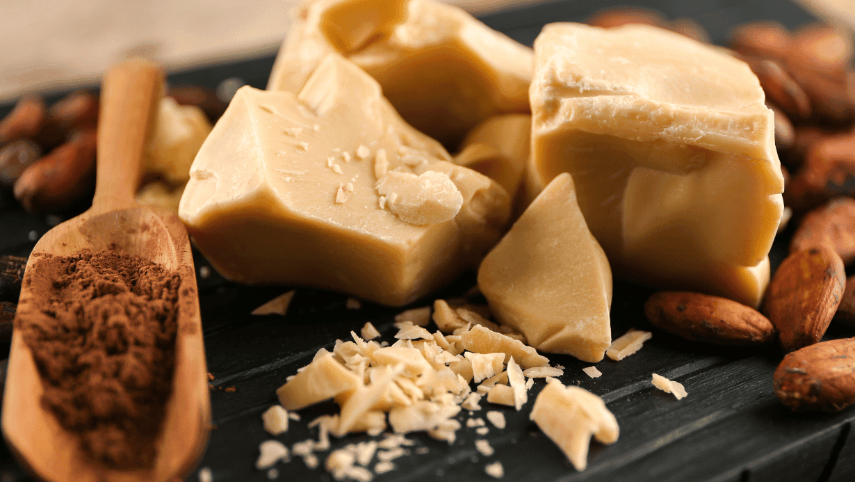 המרכיב שמאחורי העור הכי רך שתפגשי: הסודות של חמאת קקאו